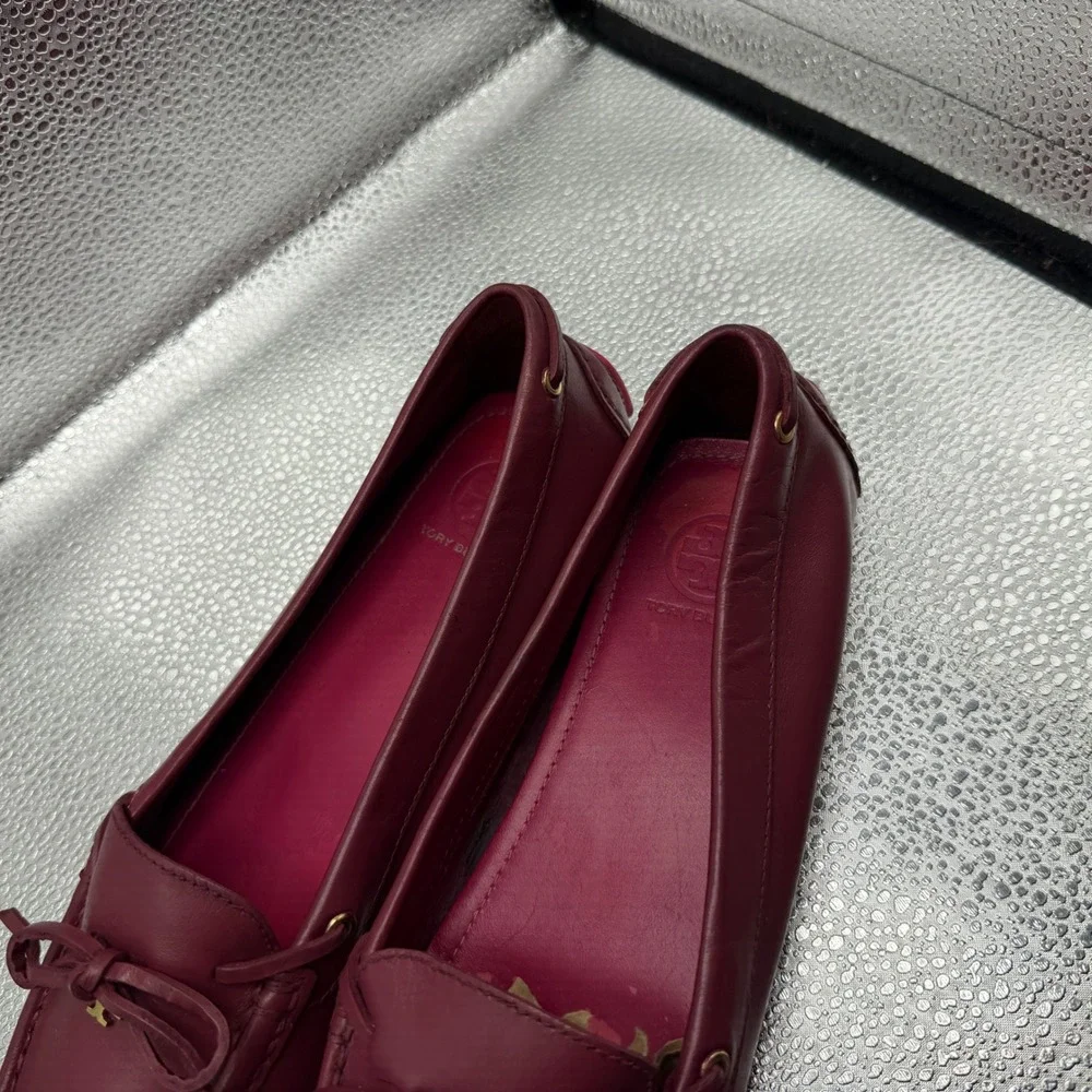 Size 8.5 Tory Burch Driving Loafers Womens Burgundy Excellent Leather Bow Logo